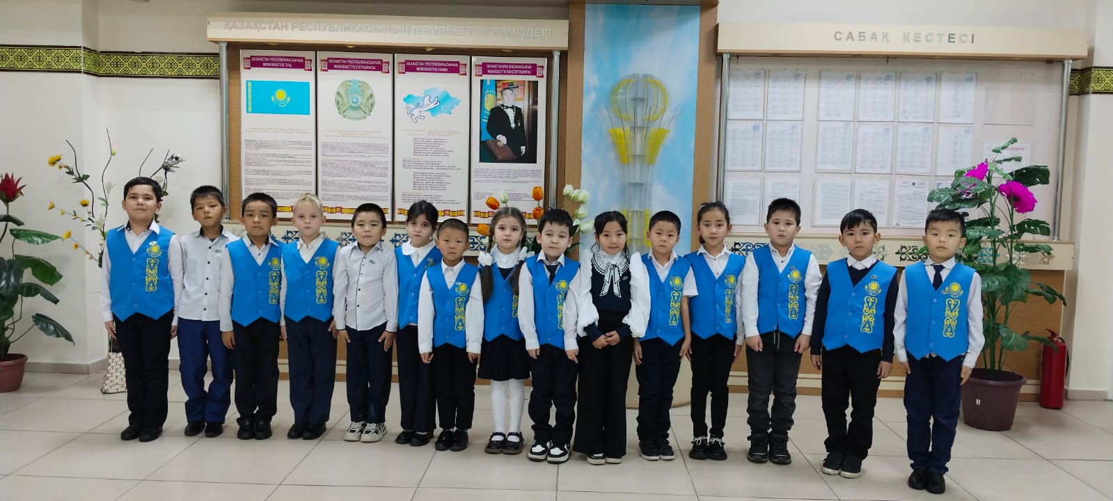 "Жас Ұлан "және" Жас Қыран" қатарларында ант берумен салтанатты қабылдау.