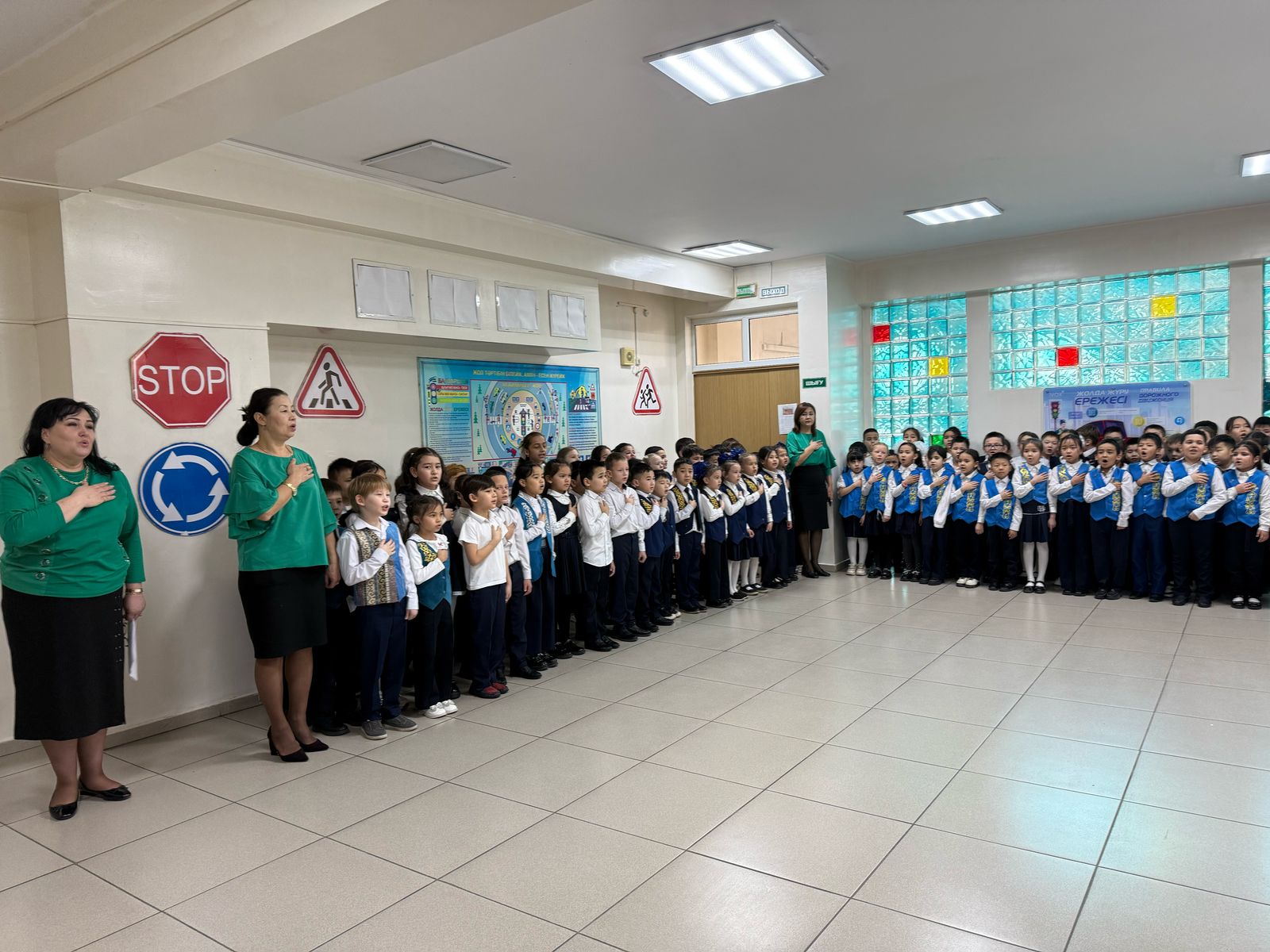 Сегодня, 17 февраля 2025 года, в КГУОШ 160 открылась «Декада начальных классов», которая продлится две недели. В течении этого времени учащиеся 1-4 классов погрузятся в мир увлекательных  открытых уроков и воспитательных мероприятий.