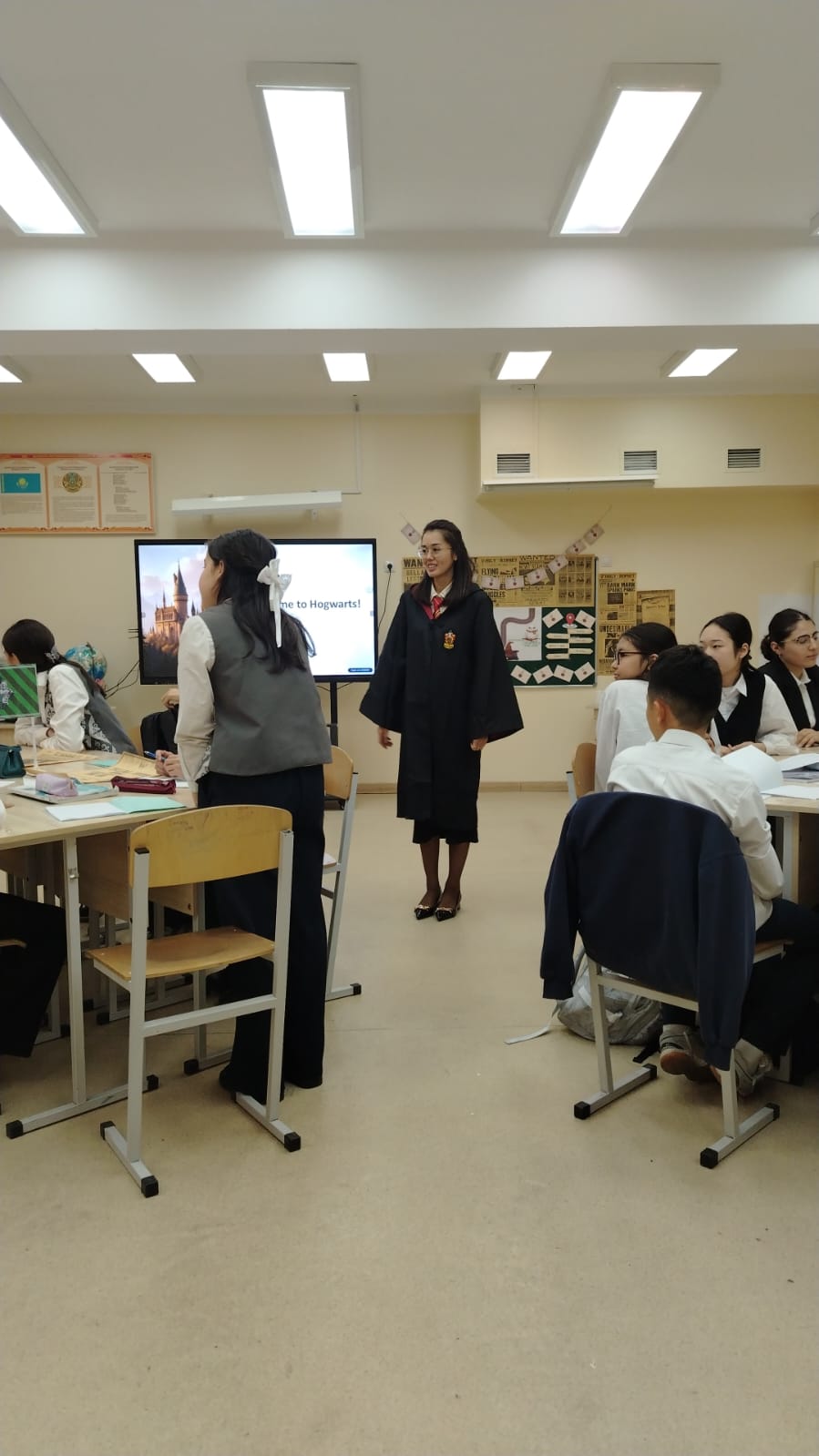 Ашық сабақ: 8 «А» сыныбында «Гарри Поттер – ләззат алу үшін оқу» тақырыбына. Ағылшын тілі пәнінің мұғалімі: М.М. Нариманова.