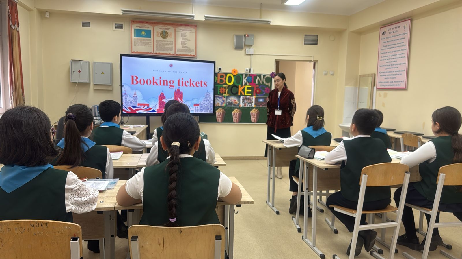 Ашық сабақ: 6 «Г» сыныбында «Билеттерді брондау» тақырыбында. Ағылшын тілі пәнінің мұғалімі: Шоман Ш.Е.