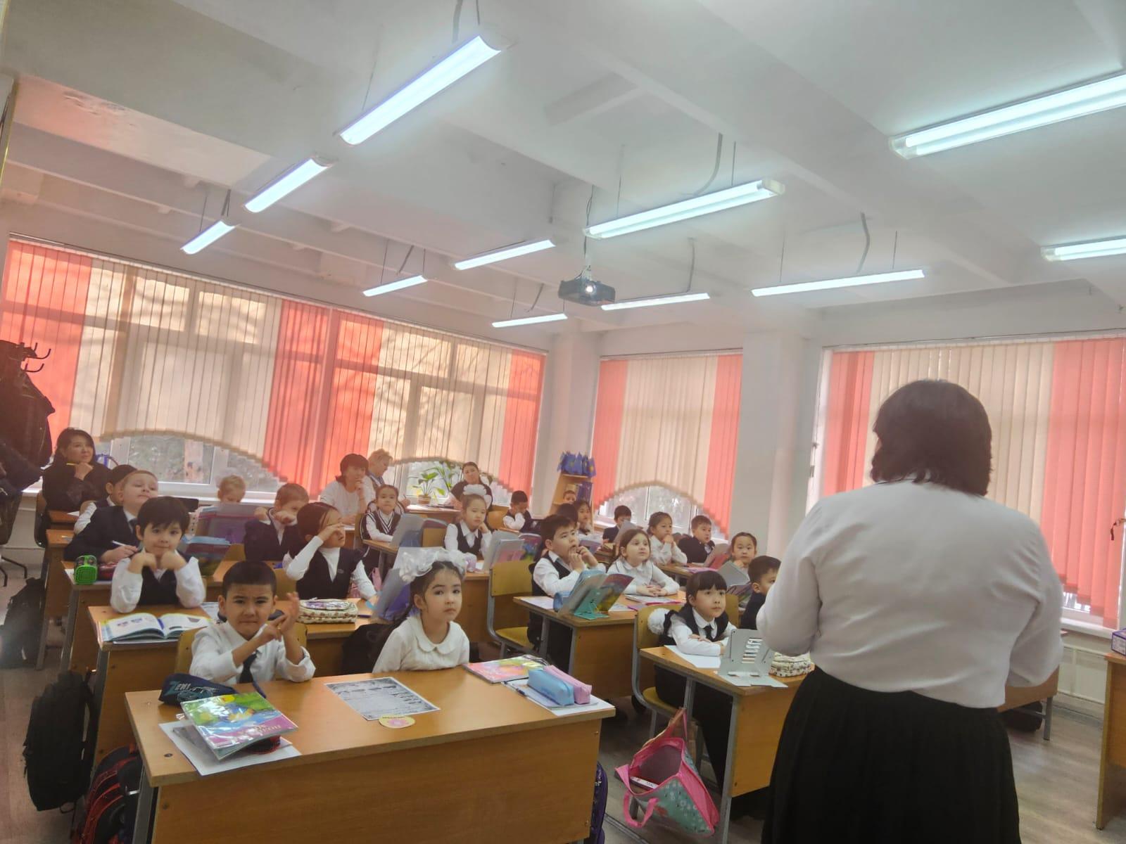 1 "В" сыныбында Дүниетану пәнінен ашық сабақ. Тақырыбы: «Ежелгі жазбалар». Пән мұғалімі: Б.Қ. Омарова.